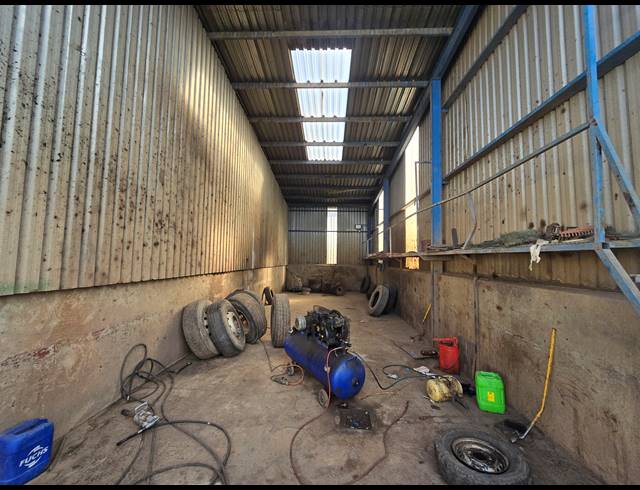 1,900M² FACTORY TO LET IN MOREHILL